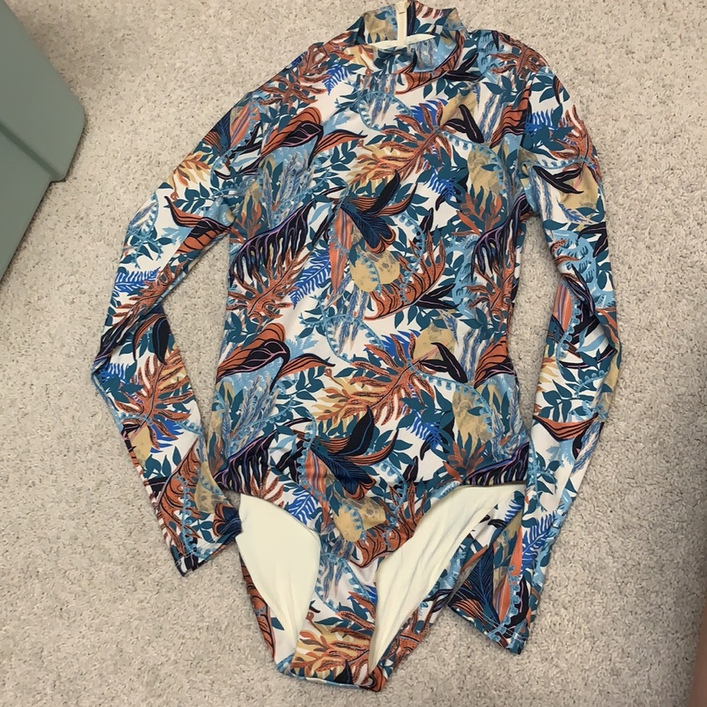 New Patagonia one-piece rash guard szS